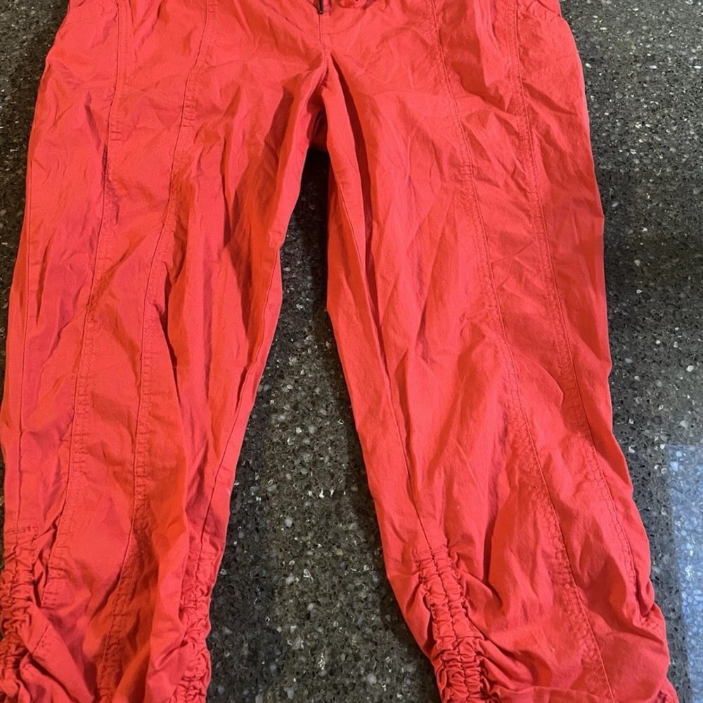 Torrid Red Casual Poplin Cropped Pants with Drawstring to Adjust Length Ruching